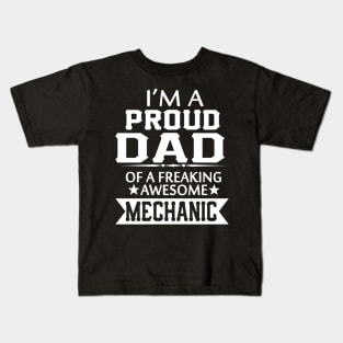 FAther (2) IM A PROUD HAIRSTYLIST  DAD 1 Kids T-Shirt